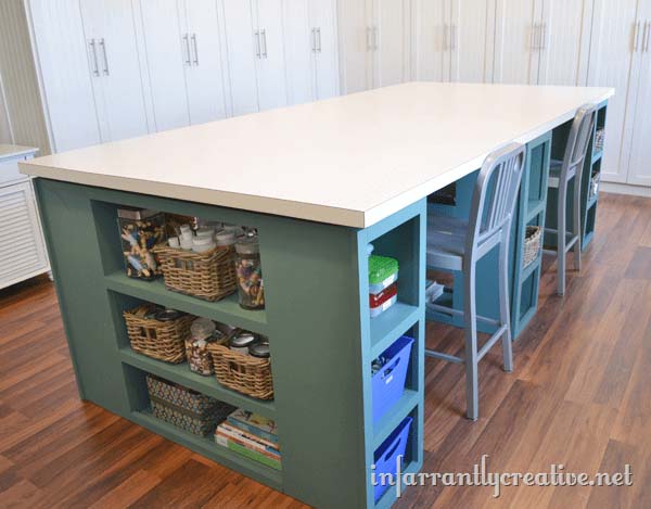 Oversized Storage Friendly Crafting Table #diy #crafttables #desks #decorhomeideas