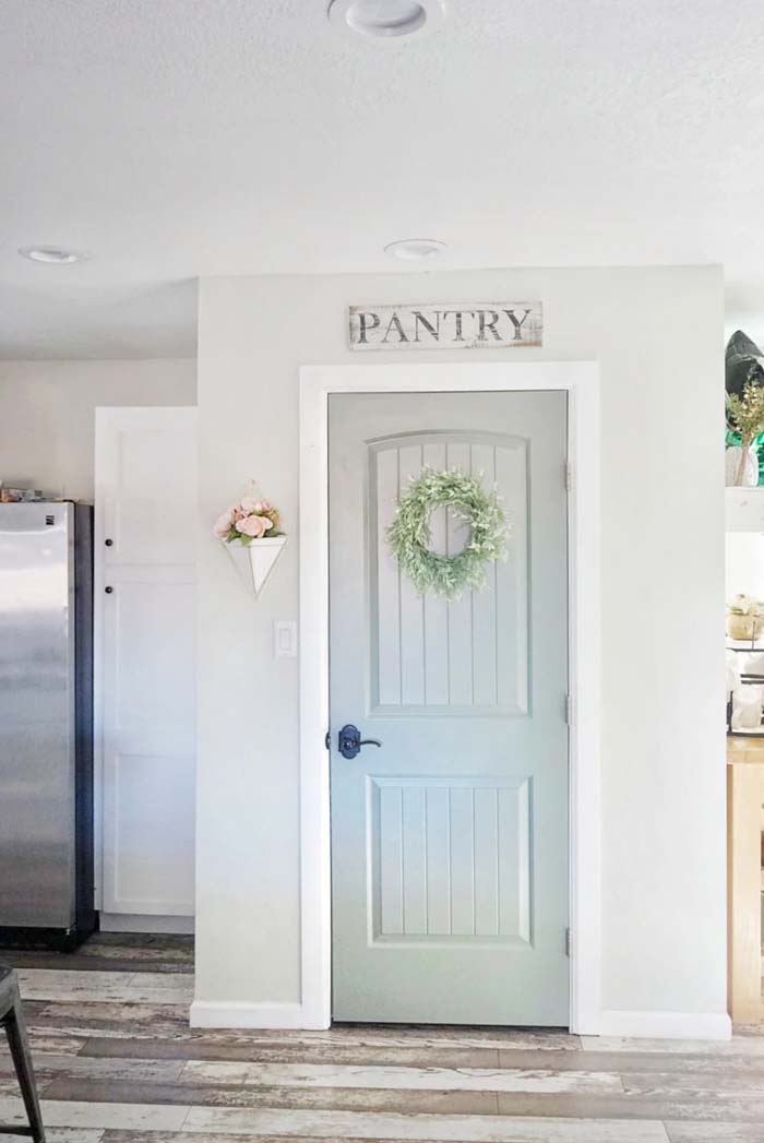 Pantry Door With Wreath #pantrydoor #decorhomeideas
