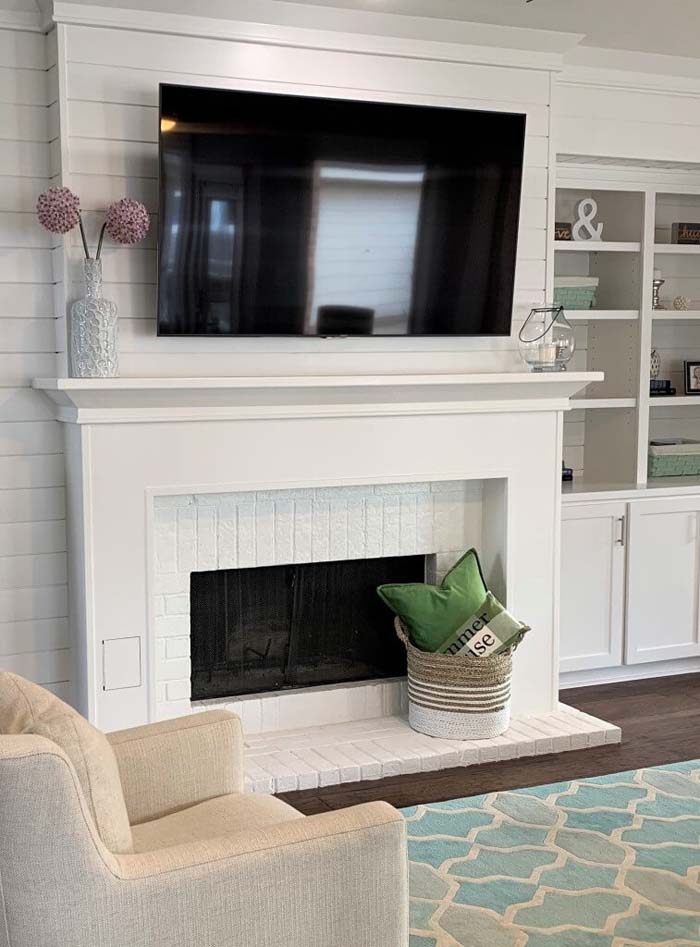 Preppy Casual Shiplap Fireplace Makeover #brickfireplace #decorhomeideas