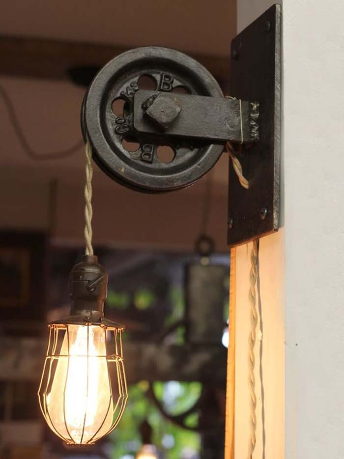 Pulley Sconce With Antique Bulb #farmhouse #lighting #decorhomeideas
