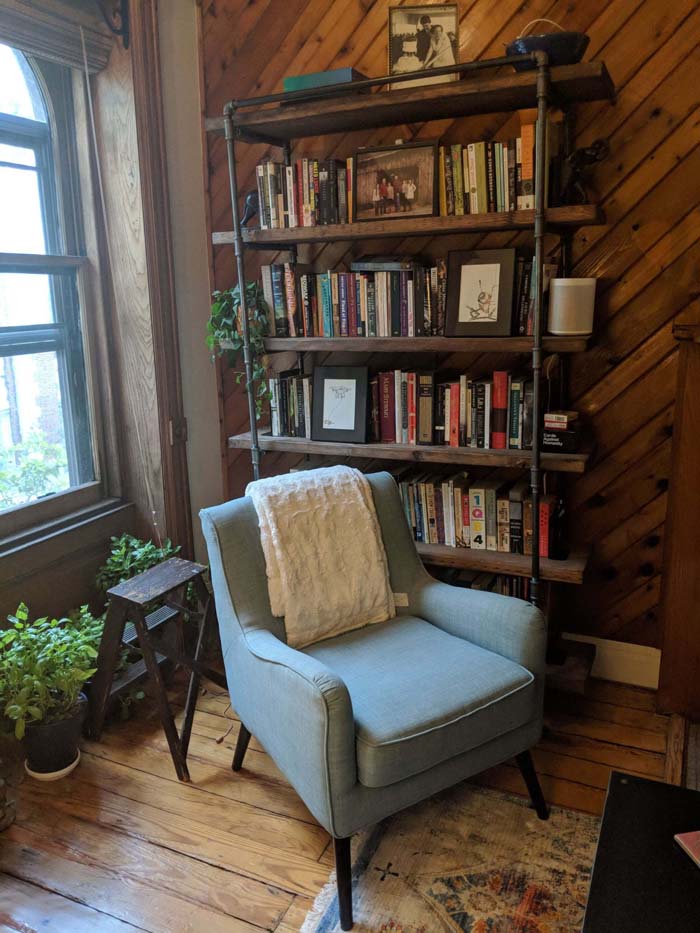 Reclaimed Wood and Industrial Pipe Bookcase #diybookshelf #decorhomeideas