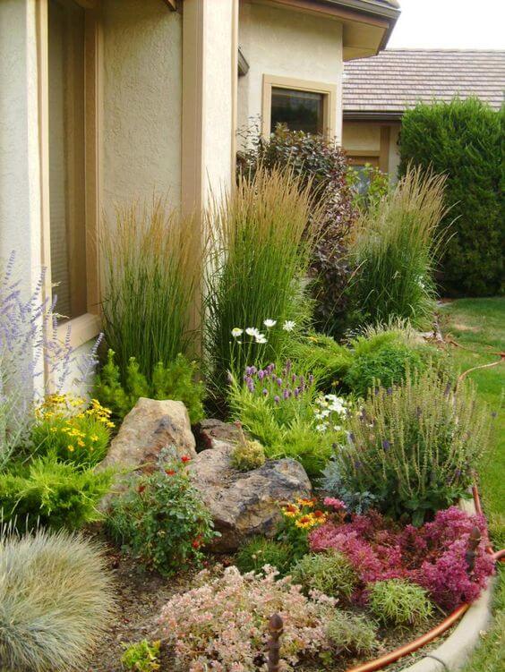 Rock Garden With Flowers And Ornamental Grasses To Make A Stunning Focal Point In The Garden #rocks #garden #decorhomeideas