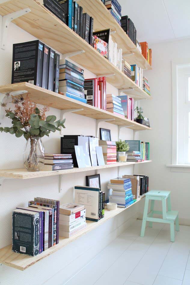Shabby Chic Rustic and Natural DIY Bookshelf #diybookshelf #decorhomeideas