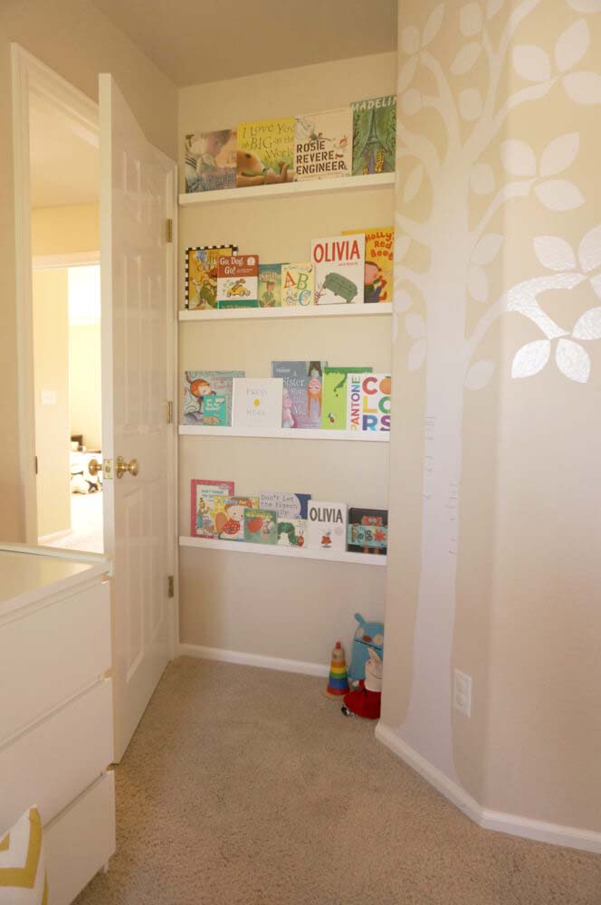 Simple Space Saving Behind-the-Door Solution #diybookshelf #decorhomeideas