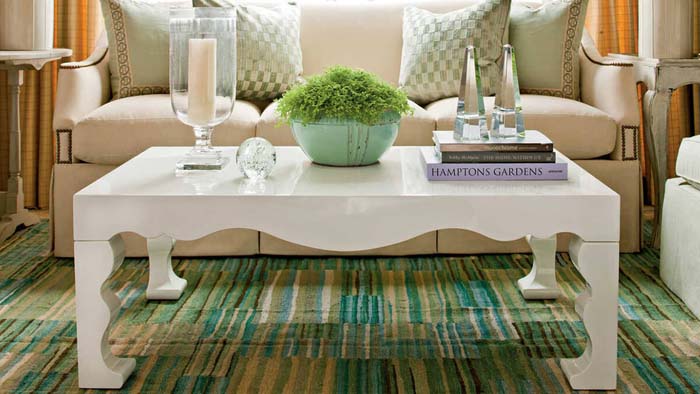 Sleek and Clean White Table with Crystal Accents #coffeetabledecor #decorhomeideas