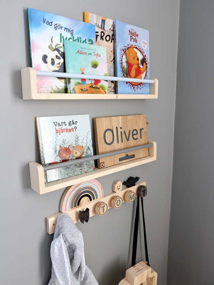 Small Dowel Rod Nursery Bookshelf #diybookshelf #decorhomeideas