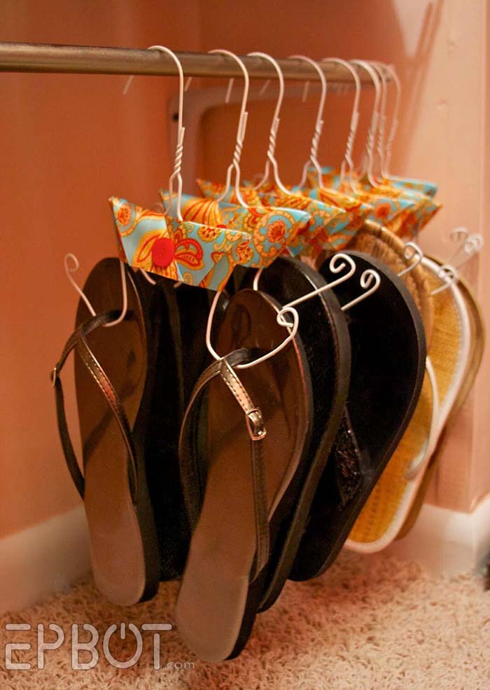 Sweet and Simple Summer Sandal Solution #entrywayshoestorage #decorhomeideas
