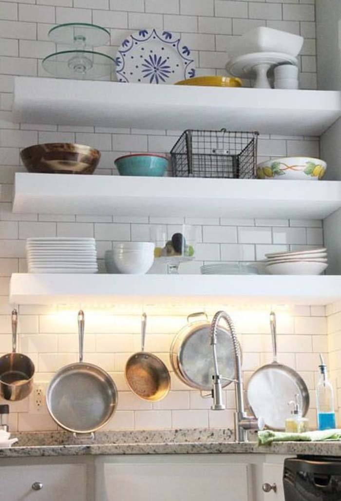 Thick DIY Floating Kitchen Shelves #floatingshelf #organization #decorhomeideas