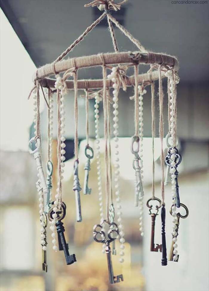 Antique Key and Faux Pearl Wind Chimes #decorhomeideas