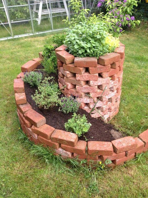 Brick Raised Garden Bed To Grow Herbs #decorhomeideas