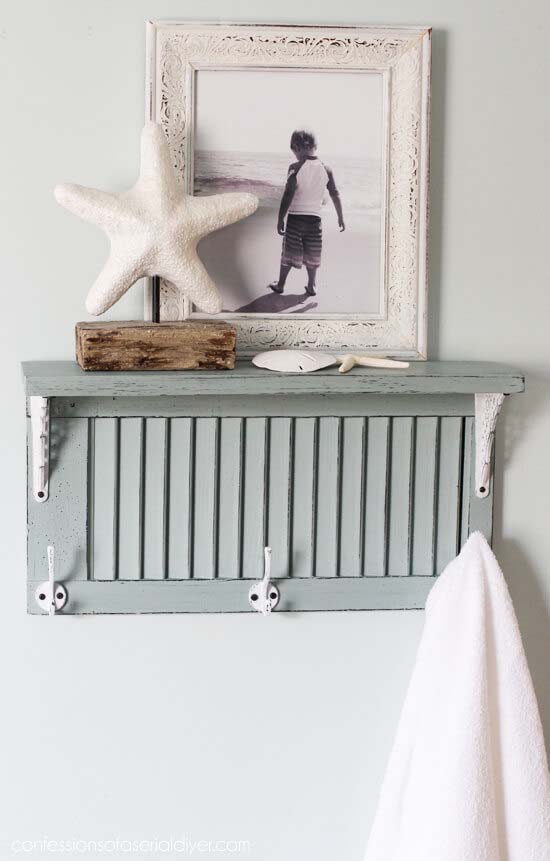 Cape Cod Beach-to-Bathroom Pegged Shelf #decorhomeideas