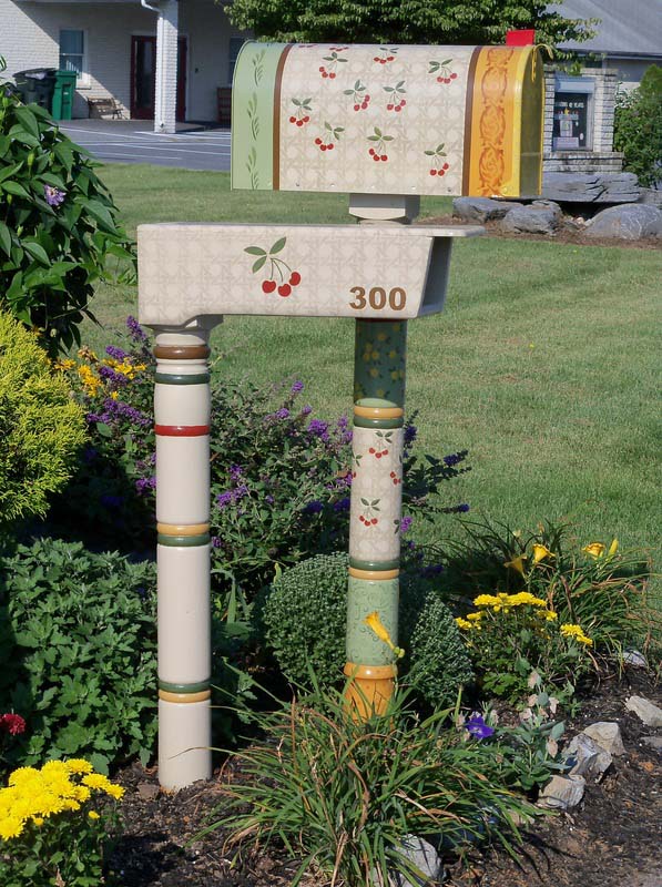 Colorful Mailbox Idea #decorhomeideas