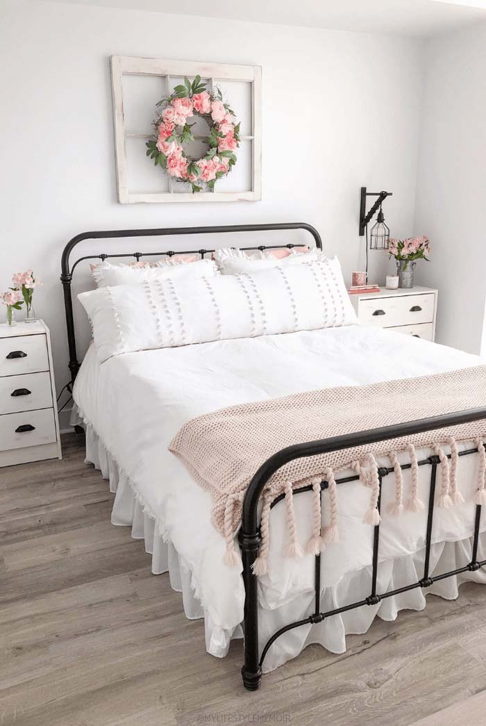 Cozy Cottage White Master Bedroom Decor #decorhomeideas