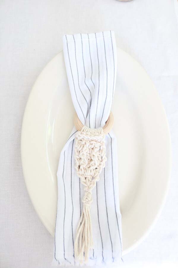 Crochet and Wood Napkin Rings #decorhomeideas