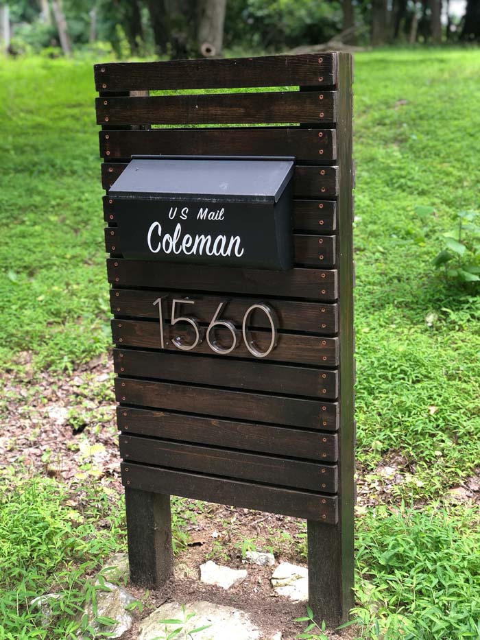 Custom Mailbox Post #decorhomeideas