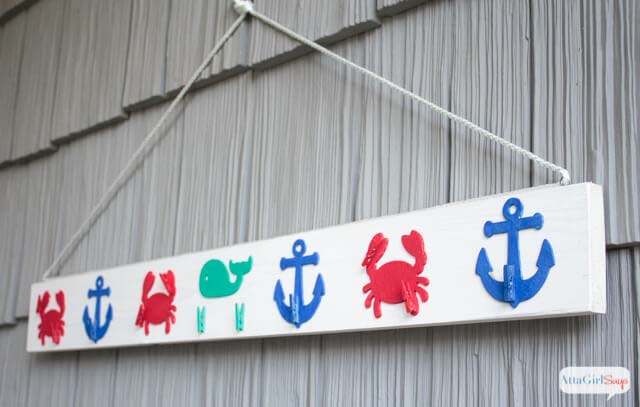 Cute Nautical Graphics with Handy Clothespins #decorhomeideas