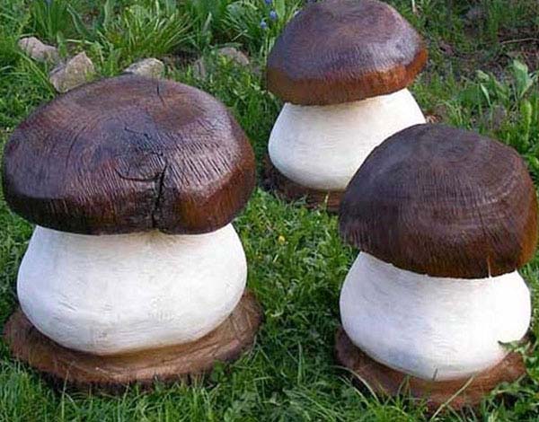 Decorative Mushrooms out of Tree Stumps #decorhomeideas