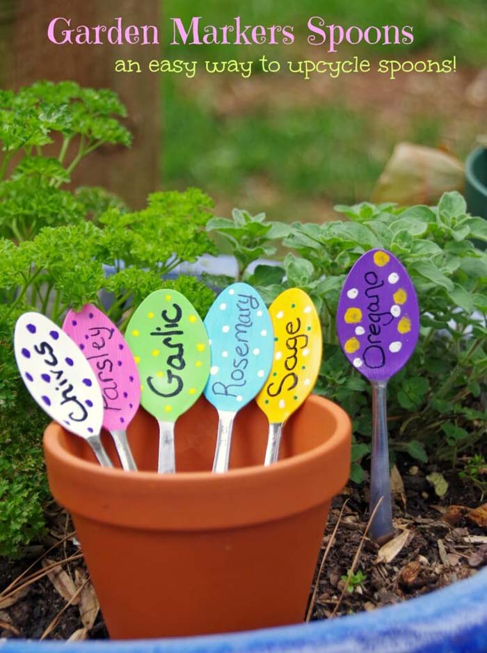 Fun Upcƴcled Spoon Garden Markers #decorhomeideas