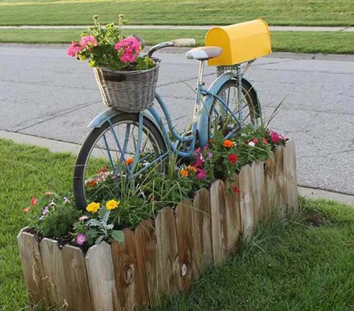 Go for a Ride with This Bicycle Mailbox #decorhomeideas
