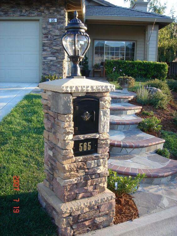 Majestic Stone with a Street Lamp #decorhomeideas