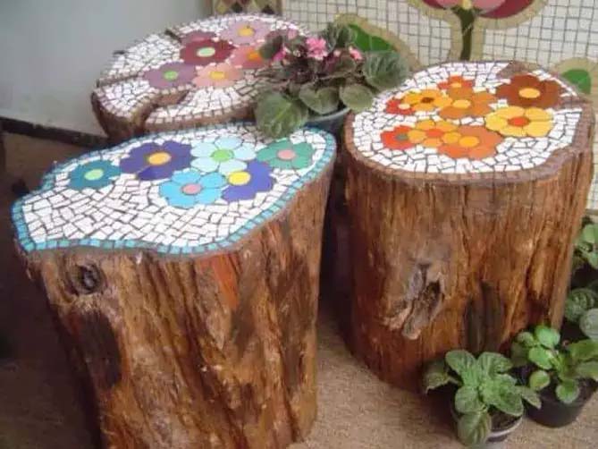 Mosaic Tree Stump Table #decorhomeideas
