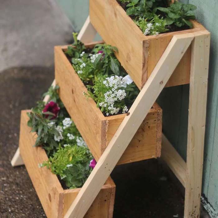Multi-Level Cedar Planter Box #decorhomeideas