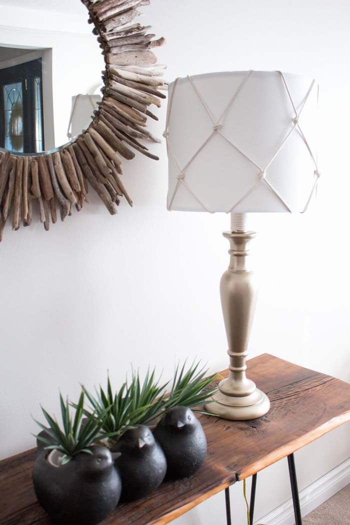 Net Wrapped Lamp Shade and Driftwood Mirror #decorhomeideas