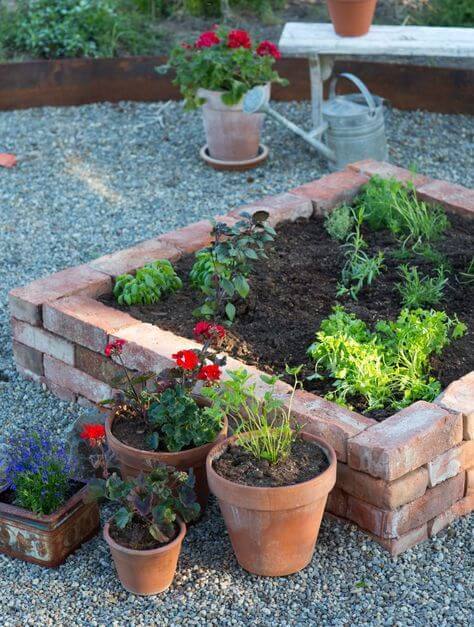 Simple Brick Raised Garden Bed #decorhomeideas