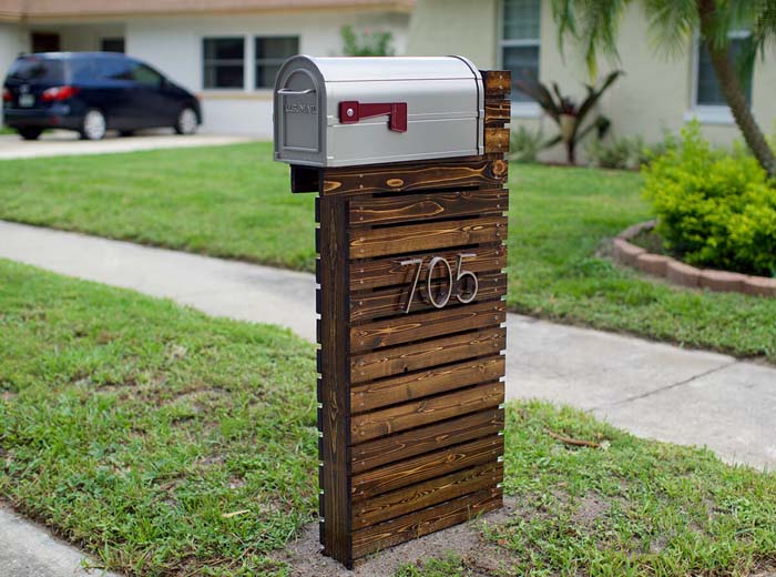 Simple Mailbox with Shiplap Style #decorhomeideas
