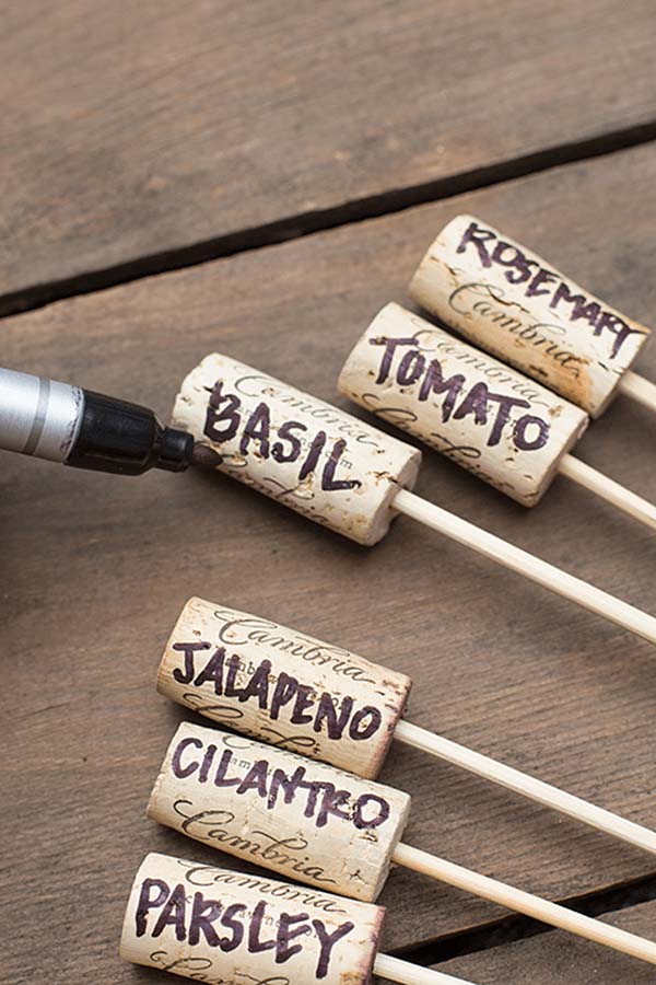 Simple Wine Cork Garden Markers #decorhomeideas