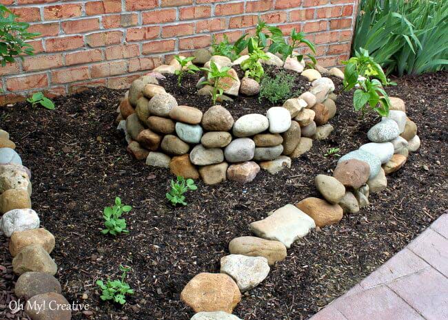 Spiral-Shaped Vegetable Garden of Stone #decorhomeideas