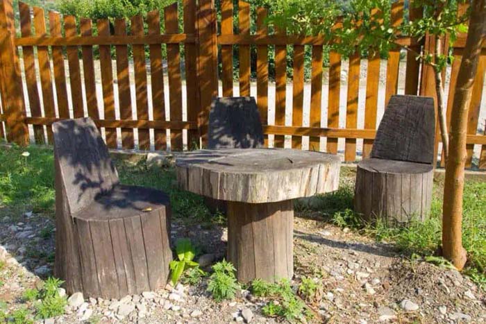 Tree Stumps Table and Chairs #decorhomeideas