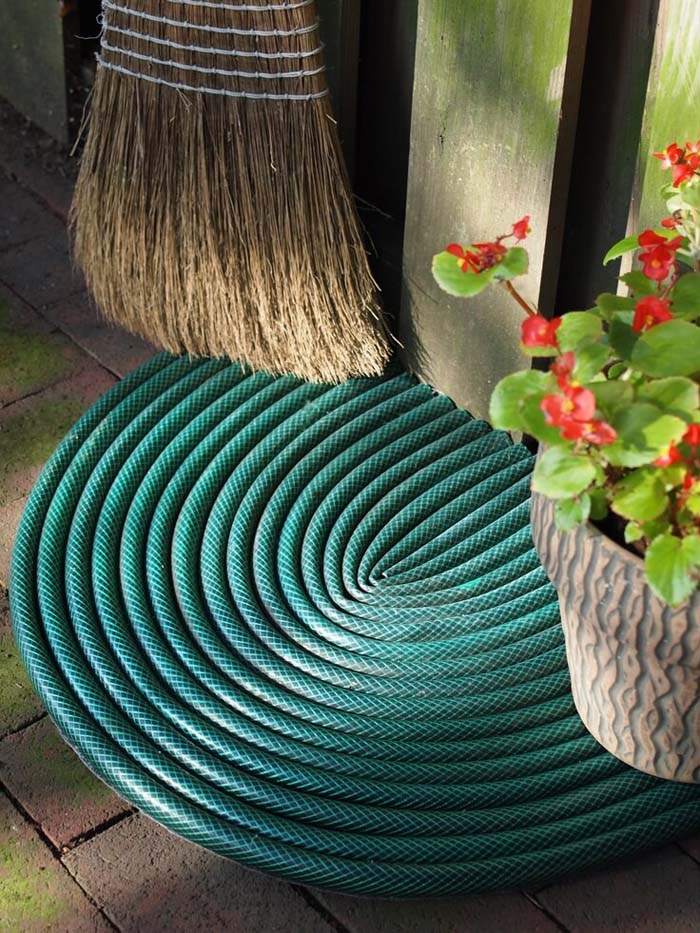 Upcycled Garden Hose Door Mat #decorhomeideas