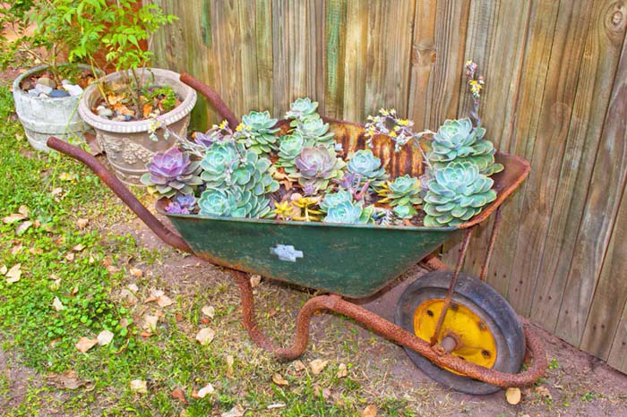 A Rusty Green and Yellow Wheelbarrow Planter #decorhomeideas