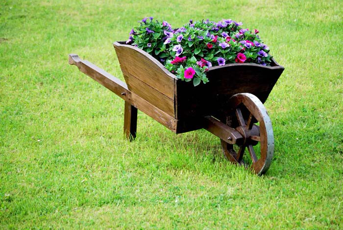 A Wooden Wheelbarrow Planter with Pansies #decorhomeideas