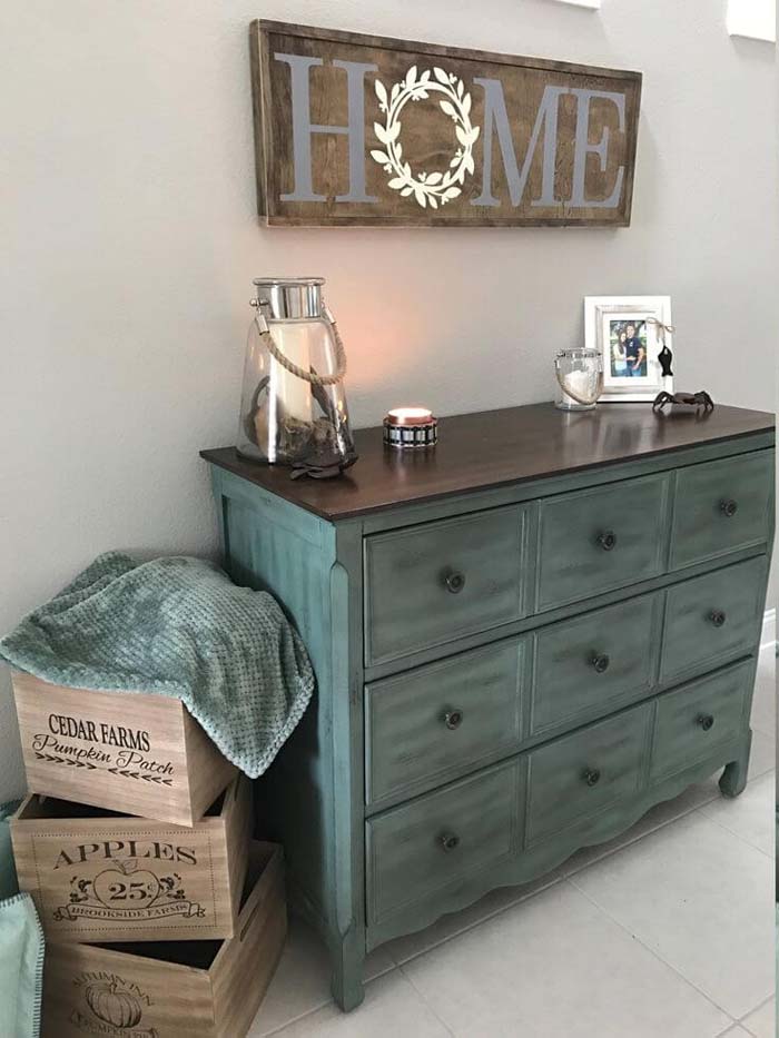 Chalk Paint Makeover with Primitive Apple Crates #decorhomeideas