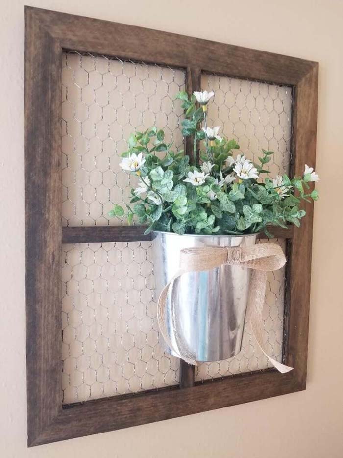 Chicken Wire and Wood Flower Tin Decoration #decorhomeideas