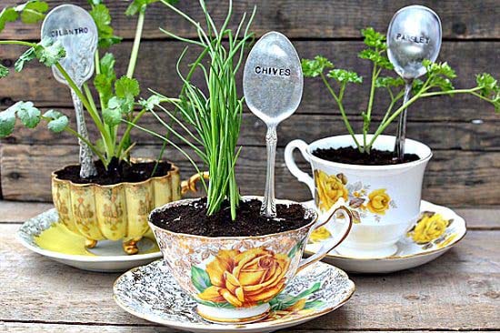 DIY Stamped Spoon Plant Markers #decorhomeideas