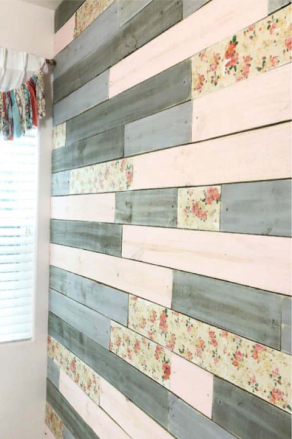Floral Wood Plank Wall #decorhomeideas