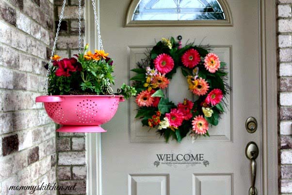 Hanging Colander Planter #decorhomeideas