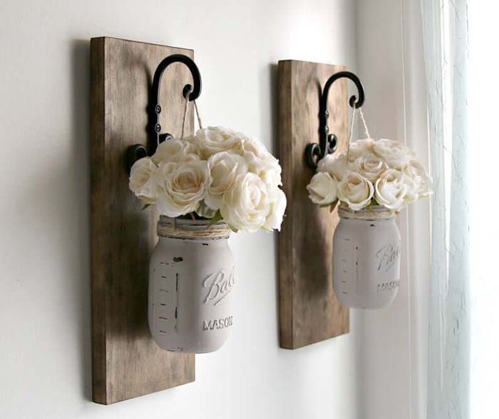 Hanging Painted Mason Jar Vases on Hooks #decorhomeideas