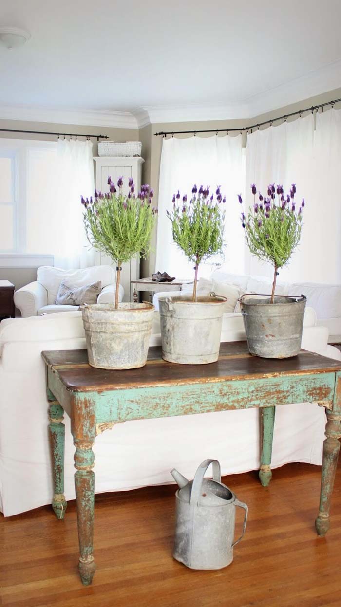 Milk Paint Sofa Table with Potted Lavender #decorhomeideas