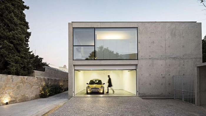 A Minimalist Driveway Brings High-Style