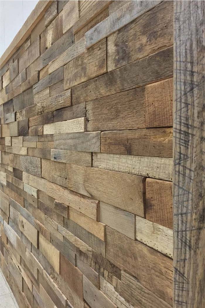 Rough and Re-purposed 3-Dimensional Wood Wall #decorhomeideas