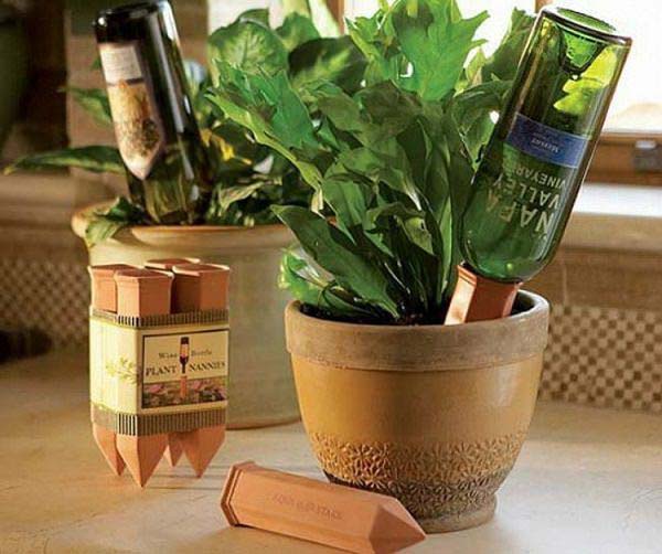 Self-Watering Wine Bottle Planter #decorhomeideas