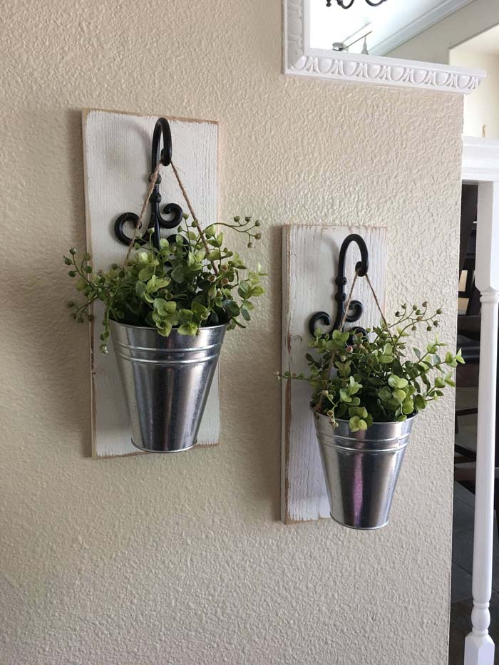 Steel, Iron, and Plank Plant Hangers #decorhomeideas