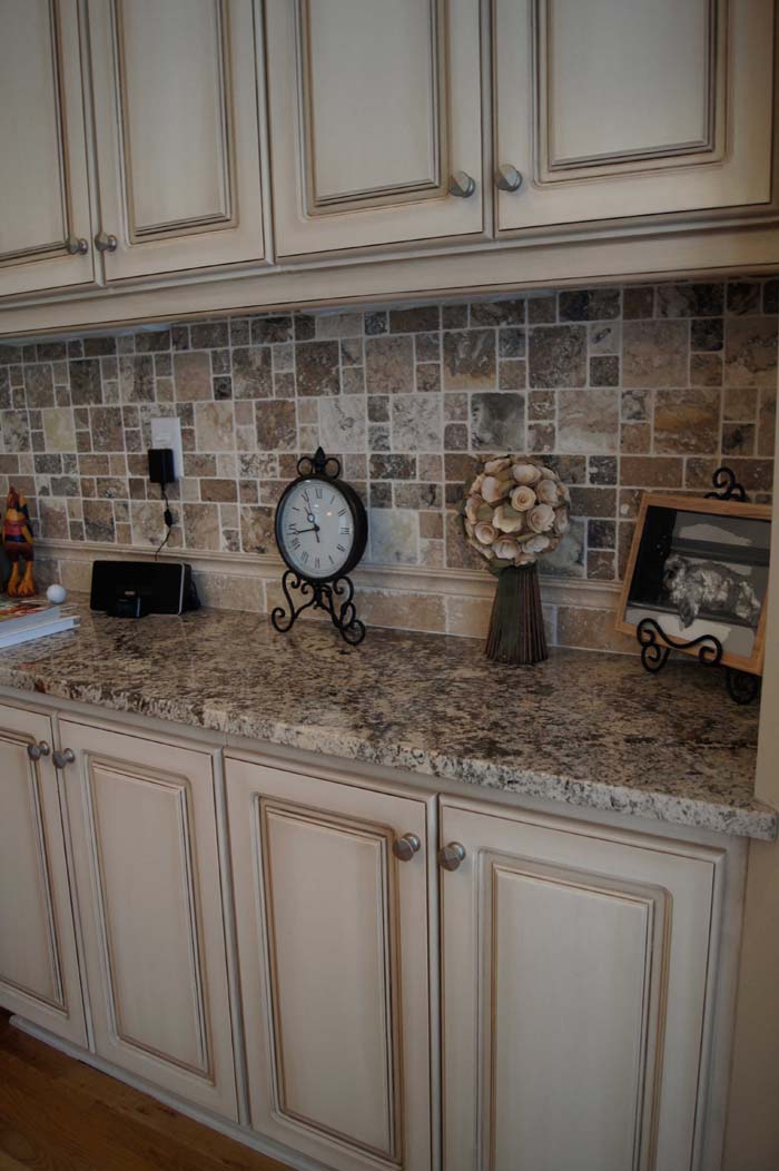 Stone Neutral Picks Up Granite Highlights #decorhomeideas