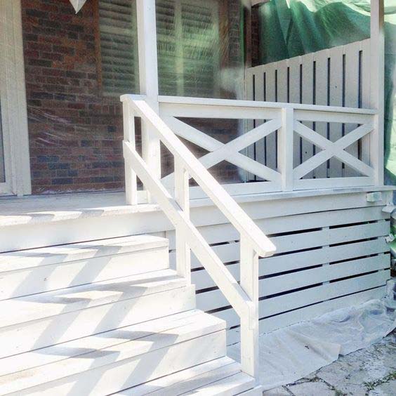 The Criss-Cross Porch Railing #decorhomeideas