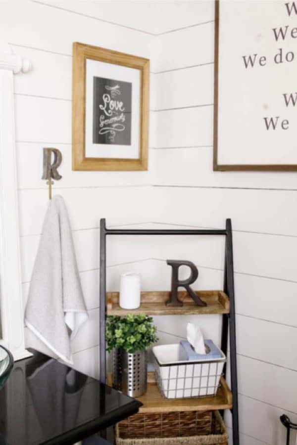 White Shiplap Wall #decorhomeideas