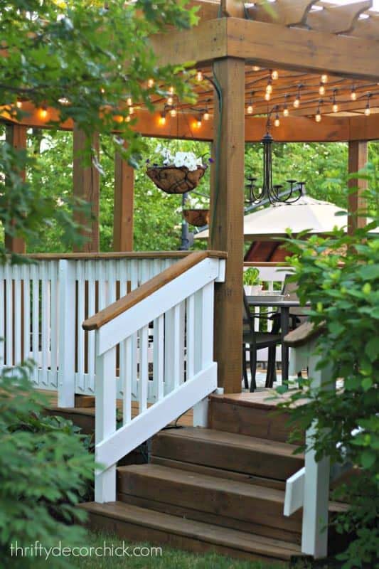 Wood On White Railing #decorhomeideas